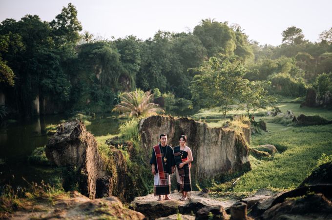 The Prewedding of Reksi & Tio #traditionalclothes #adatbatak #prewedbajuadat by Warna Project - 009 The Prewedding of Reksi & Tio #traditionalclothes #adatbatak #prewedbajuadat by Warna Project - 009