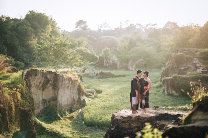 The Prewedding of Reksi & Tio #traditionalclothes #adatbatak #prewedbajuadat by Warna Project - 011 The Prewedding of Reksi & Tio #traditionalclothes #adatbatak #prewedbajuadat by Warna Project - 011