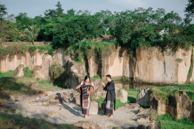 The Prewedding of Reksi & Tio #traditionalclothes #adatbatak #prewedbajuadat by Warna Project - 001 The Prewedding of Reksi & Tio #traditionalclothes #adatbatak #prewedbajuadat by Warna Project - 001