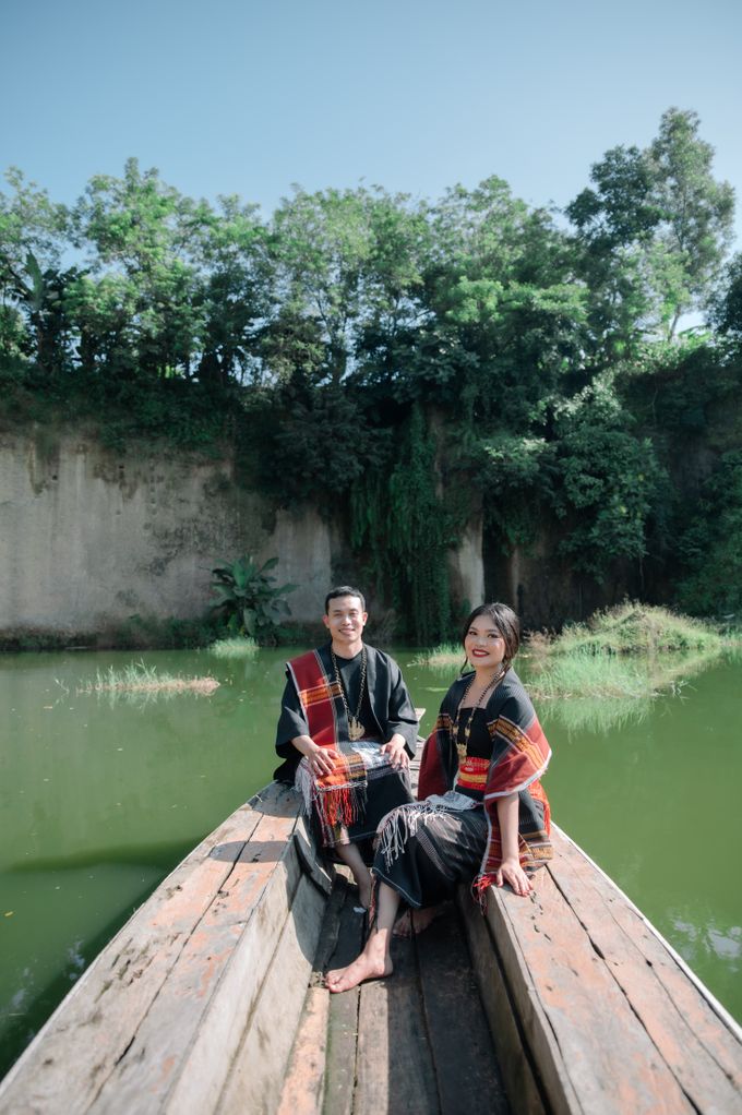 The Prewedding of Reksi & Tio #traditionalclothes #adatbatak #prewedbajuadat by Warna Project - 008 The Prewedding of Reksi & Tio #traditionalclothes #adatbatak #prewedbajuadat by Warna Project - 008