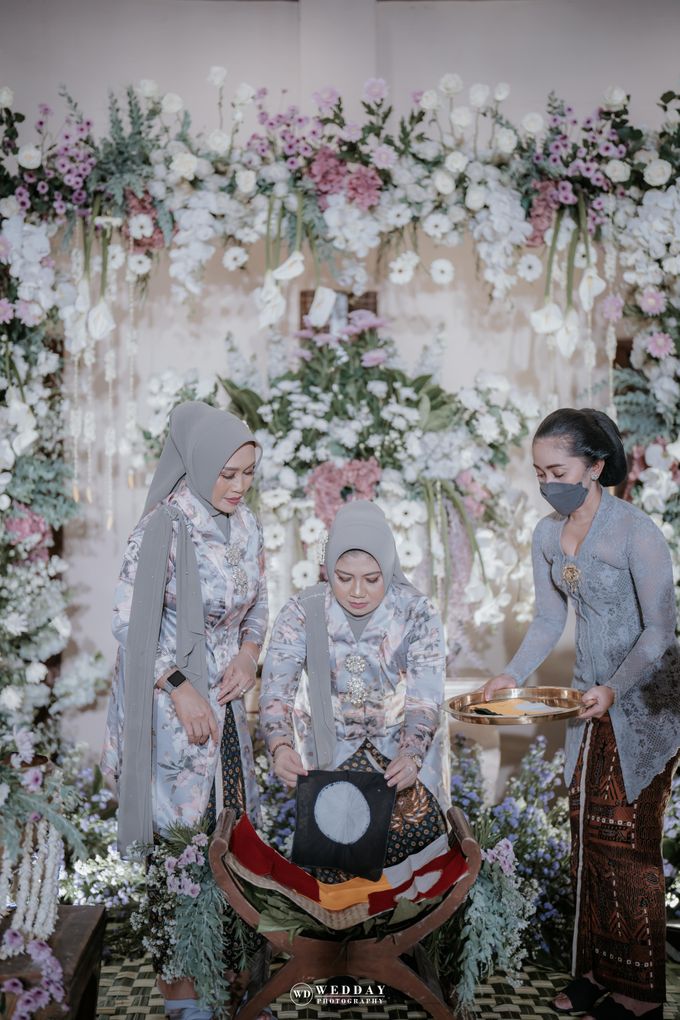 Acara Tujuh Bulanan Mba Siska dan Mas Dimas by Alunan Wedding Planner - 015 Acara Tujuh Bulanan Mba Siska dan Mas Dimas by Alunan Wedding Planner - 015