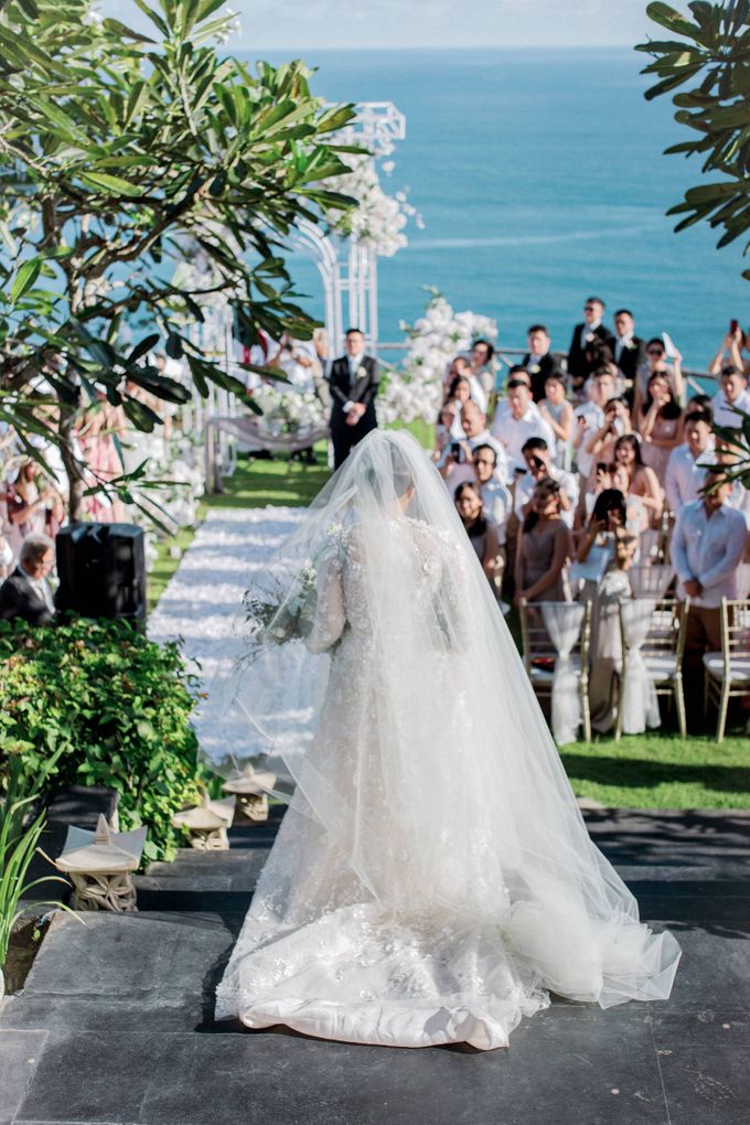 Ganda & Stella Cliffside Wedding by Khayangan Estate - 028 Ganda & Stella Cliffside Wedding by Khayangan Estate - 028
