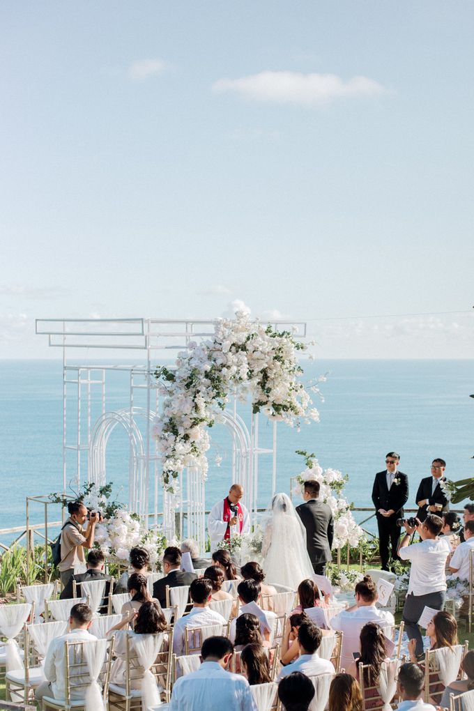 Ganda & Stella Cliffside Wedding by Khayangan Estate - 029