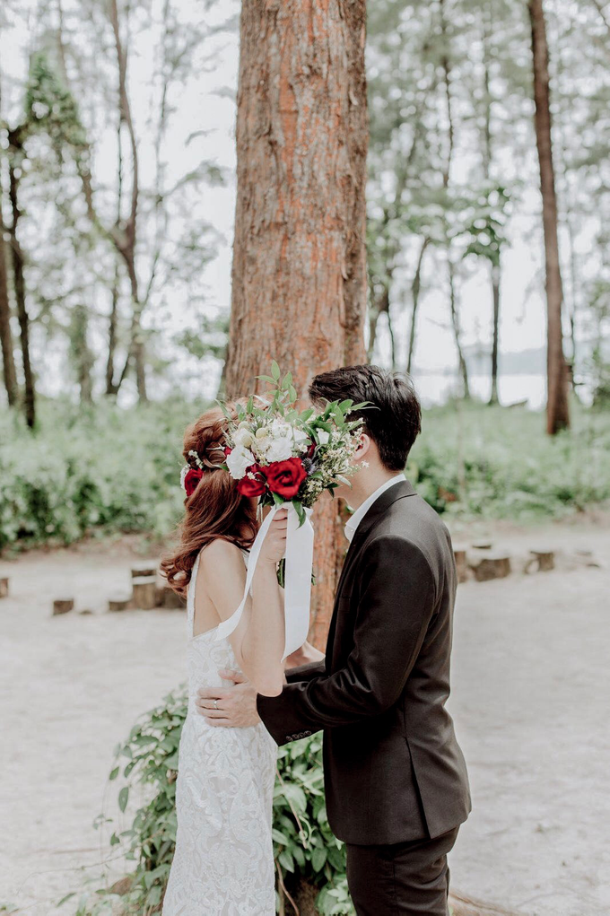 Pre-Wedding Shoot Bouquet I by Gerbil’s Garden - 004