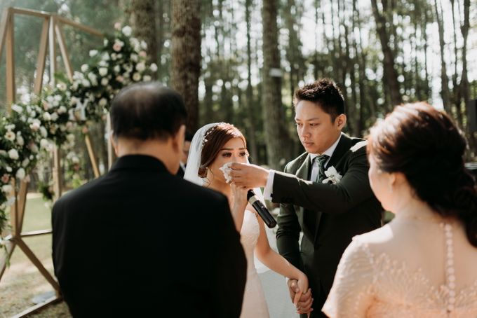 Yenni and Peter Wedding Day by Pine Hill Cibodas - 019 Yenni and Peter Wedding Day by Pine Hill Cibodas - 019