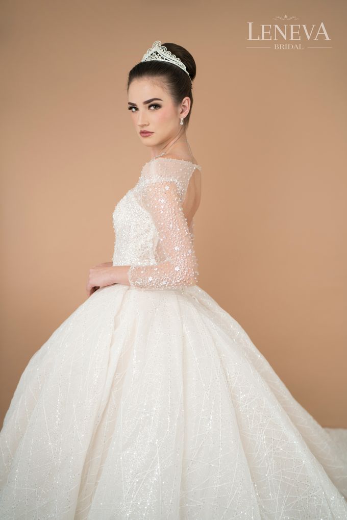 WEDDING GOWN by Leneva Bridal - 045 WEDDING GOWN by Leneva Bridal - 045
