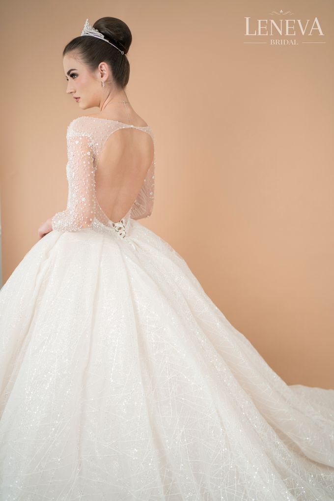 WEDDING GOWN by Leneva Bridal - 041 WEDDING GOWN by Leneva Bridal - 041