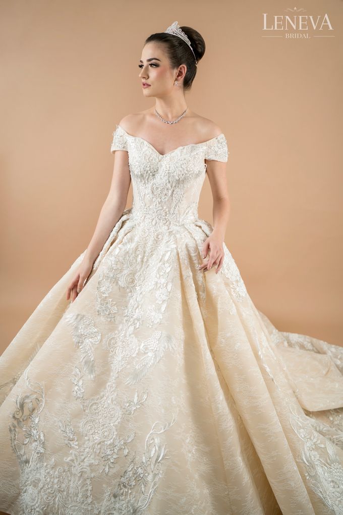 WEDDING GOWN by Leneva Bridal - 048 WEDDING GOWN by Leneva Bridal - 048