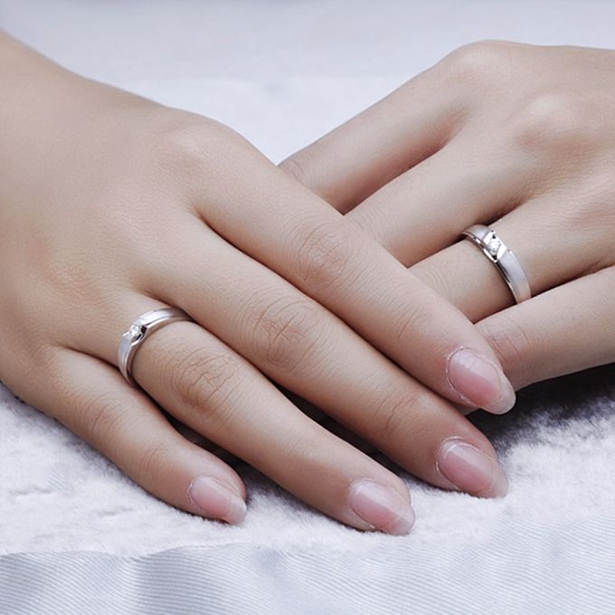 Tiaria Graceful Diamond Ring Perhiasan Cincin Pernikahan Emas dan Berlian by TIARIA - 005 Tiaria Graceful Diamond Ring Perhiasan Cincin Pernikahan Emas dan Berlian by TIARIA - 005