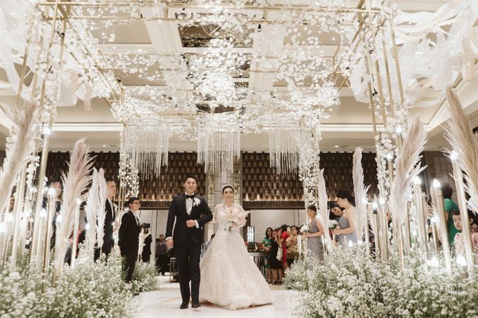 Clean and Elegant Wedding at Ayana MidPlaza by Priscilla Myrna - 016 Clean and Elegant Wedding at Ayana MidPlaza by Priscilla Myrna - 016