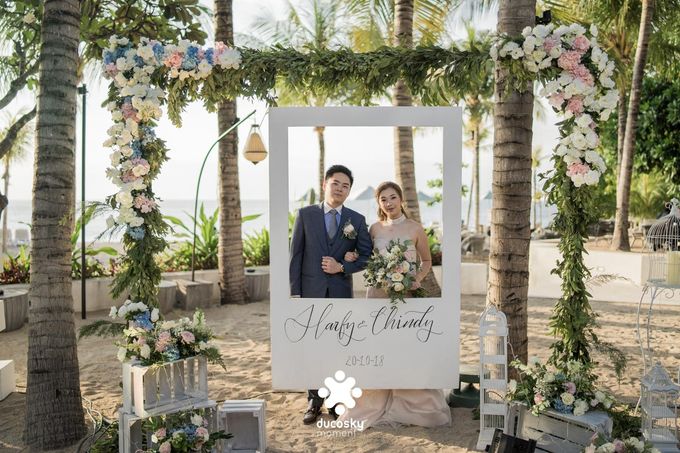 Harfy Chindy Wedding | Beach Wedding by Florencia Augustine - 001