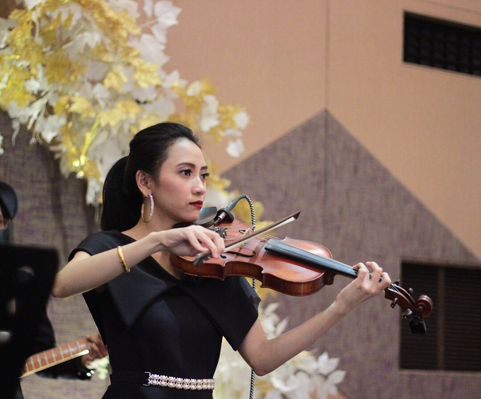 Full Band with saxo & violin at Allium Hotel by HEAVEN ENTERTAINMENT - 004 Full Band with saxo & violin at Allium Hotel by HEAVEN ENTERTAINMENT - 004
