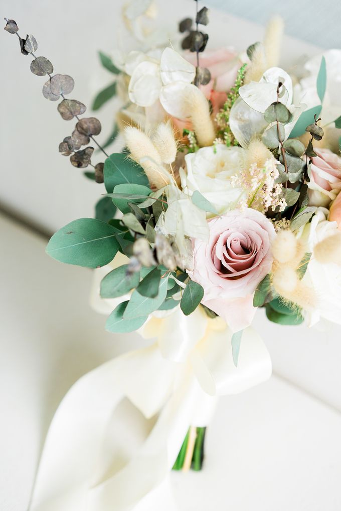 Elegant Wedding Decoration with the mix of blush and ivory at The Ritz Carlton by Silverdust Decoration - 014