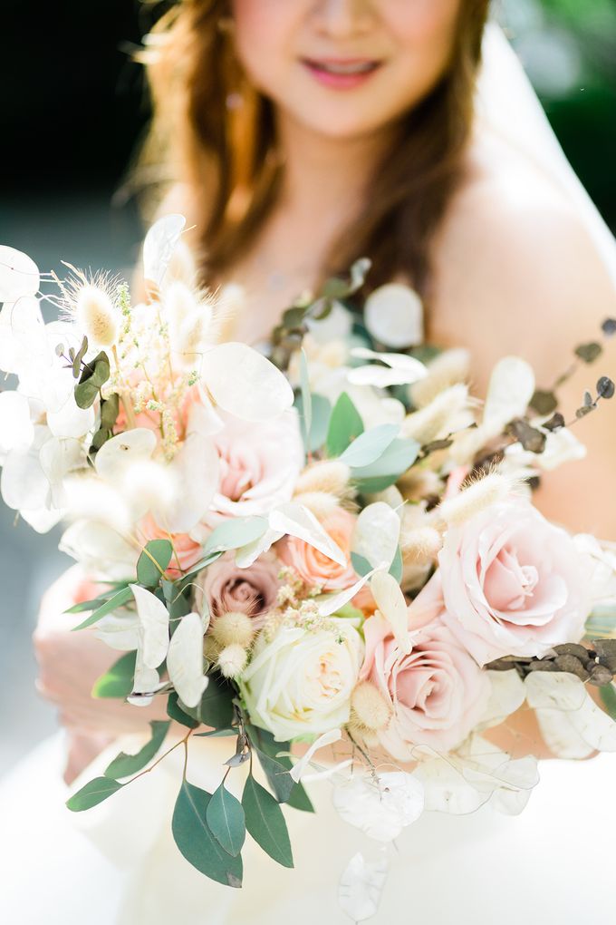 Elegant Wedding Decoration with the mix of blush and ivory at The Ritz Carlton by Silverdust Decoration - 015