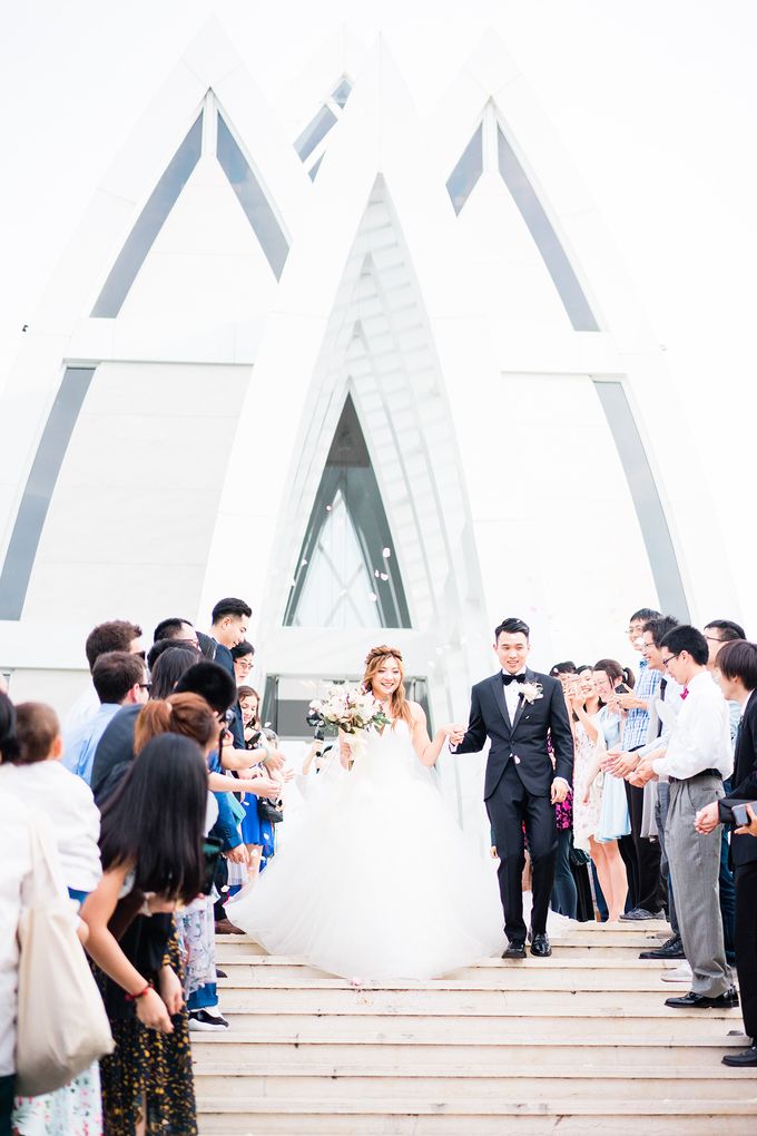 Elegant Wedding Decoration with the mix of blush and ivory at The Ritz Carlton by Silverdust Decoration - 017