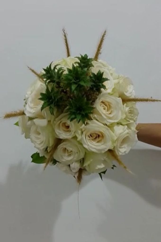 White Collection Bridal Bouquet by Amaryllis Floral Art - 005 White Collection Bridal Bouquet by Amaryllis Floral Art - 005