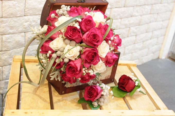 Bridal Bouquet by defloriee flower boutique - 016