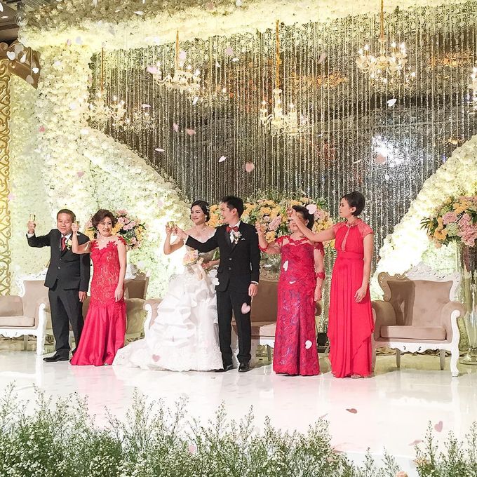 Hody & Lysia Wedding at Grand Ballroom by She La Vie Organizer & Decoration - 002 Hody & Lysia Wedding at Grand Ballroom by She La Vie Organizer & Decoration - 002