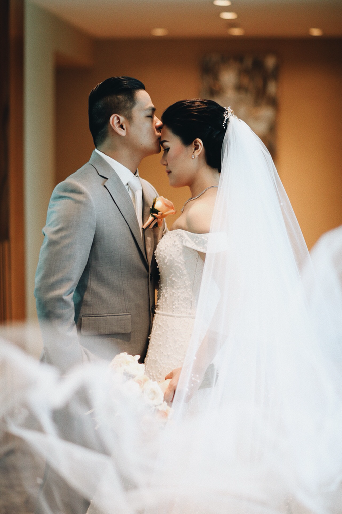 Hendric & Dian tying the knot by Hope Portraiture - 020