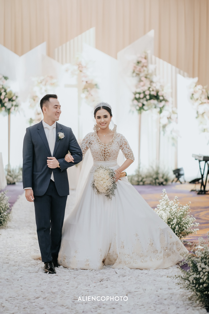 Wedding day Andre & Indri Hotel Raffles Jakarta by HR Team Wedding Group - 008 Wedding day Andre & Indri Hotel Raffles Jakarta by HR Team Wedding Group - 008