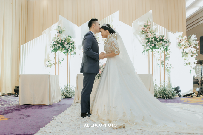 Wedding day Andre & Indri Hotel Raffles Jakarta by HR Team Wedding Group - 045 Wedding day Andre & Indri Hotel Raffles Jakarta by HR Team Wedding Group - 045