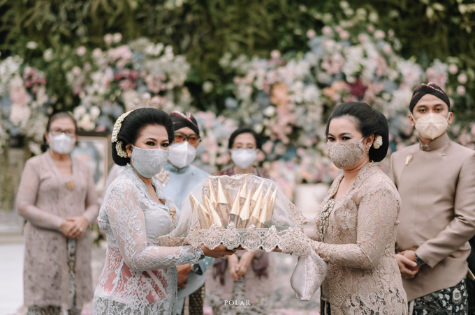 Intimate Wedding Kiki & Aksa at #dirumahaja by HR Team Wedding Group - 015 Intimate Wedding Kiki & Aksa at #dirumahaja by HR Team Wedding Group - 015