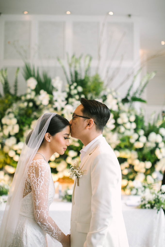 Intimate Wedding Joshua & Citta at Wyl’s Kitchen by HR Team Wedding Group - 015 Intimate Wedding Joshua & Citta at Wyl’s Kitchen by HR Team Wedding Group - 015