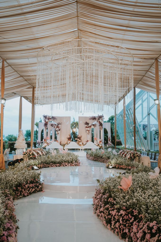Michael & Winda Wedding Decoration at Intercontinental Diamond by InterContinental Bandung Dago Pakar - 013 Michael & Winda Wedding Decoration at Intercontinental Diamond by InterContinental Bandung Dago Pakar - 013