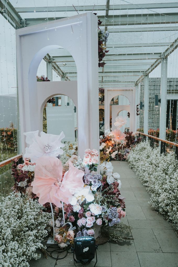 Michael & Winda Wedding Decoration at Intercontinental Diamond by InterContinental Bandung Dago Pakar - 003 Michael & Winda Wedding Decoration at Intercontinental Diamond by InterContinental Bandung Dago Pakar - 003