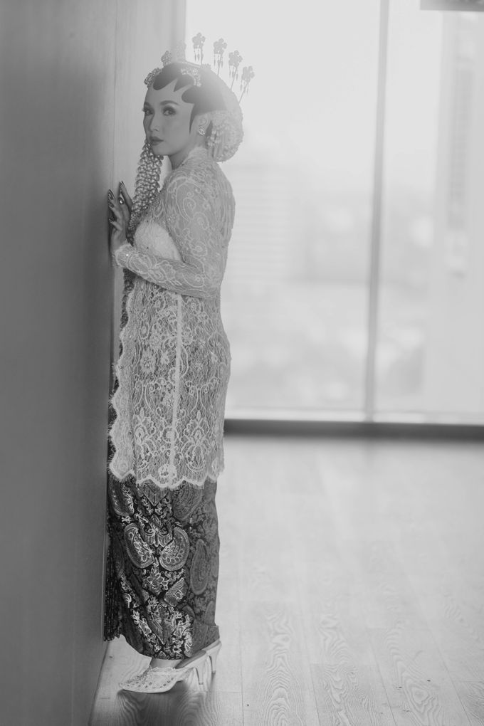Ikko & Ghani Wedding at The Allwynn Grand ballroom by Kaara Bride by Mutiara Meddyan - 007 Ikko & Ghani Wedding at The Allwynn Grand ballroom by Kaara Bride by Mutiara Meddyan - 007