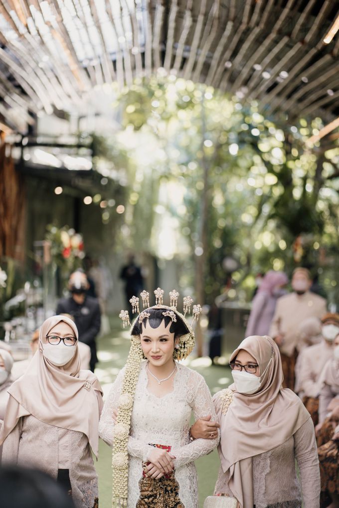 Ikko & Ghani Wedding at The Allwynn Grand ballroom by AKSA Creative - 021 Ikko & Ghani Wedding at The Allwynn Grand ballroom by AKSA Creative - 021