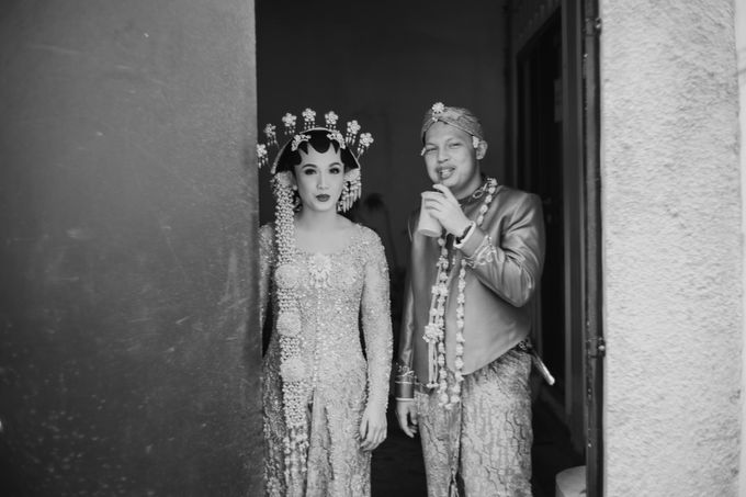 Ikko & Ghani Wedding at The Allwynn Grand ballroom by Kaara Bride by Mutiara Meddyan - 045