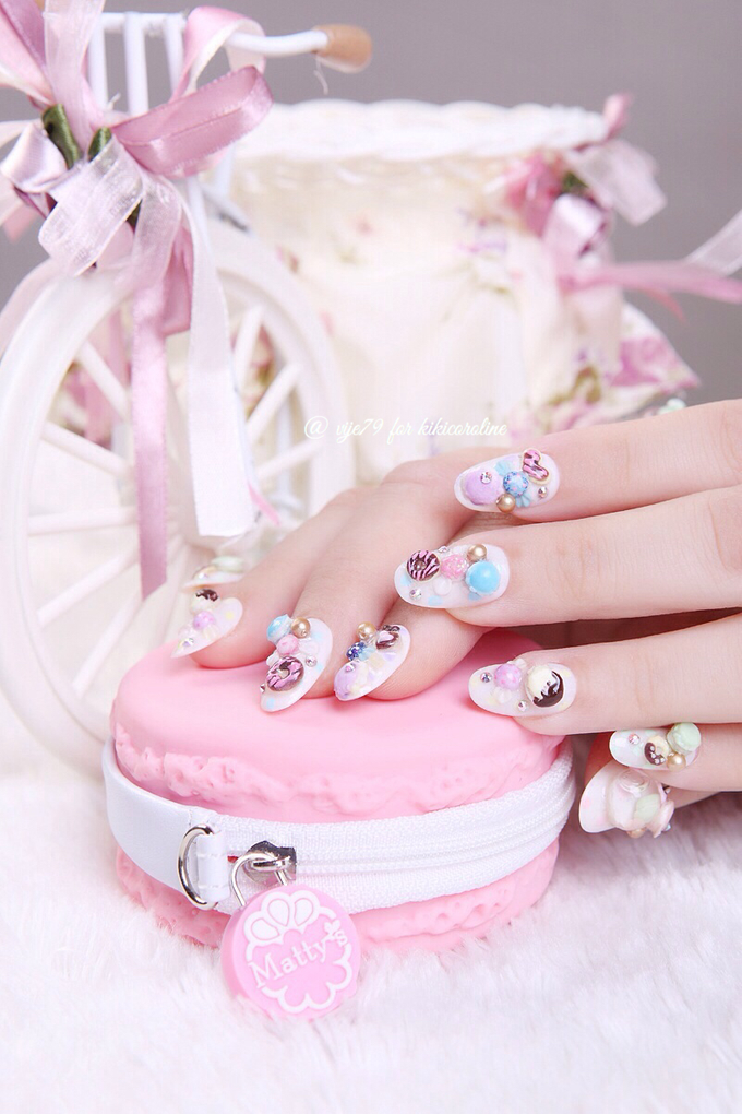 Vivi Macaroon Nails by Kiky Handoko Nail Studio - 004