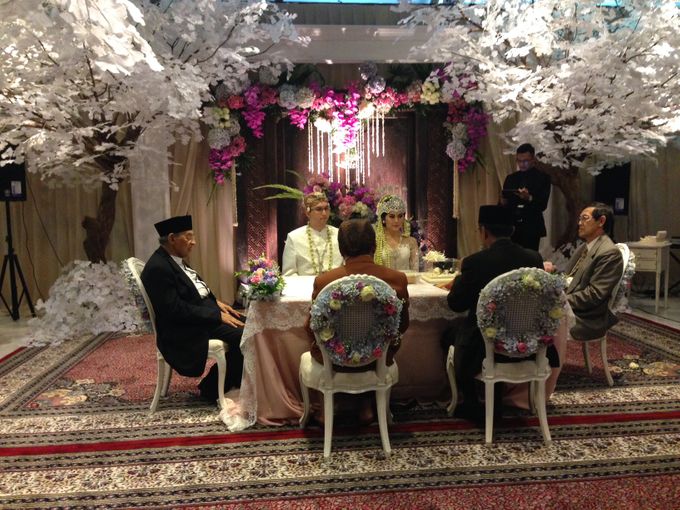 Deasy & Medha -  Fairytale Wedding in the garden by Irwan Riady Make Up Artist - 004