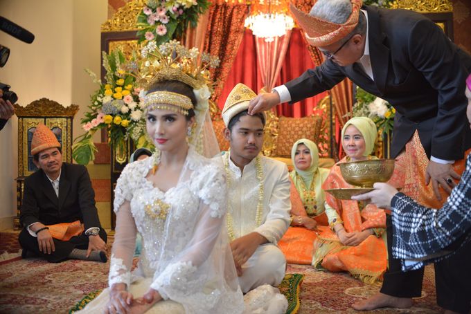 Traditional Palembang Wedding All The Way by Fleur de Lis Photography - 043 Traditional Palembang Wedding All The Way by Fleur de Lis Photography - 043