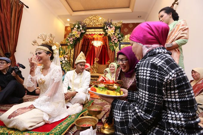 Traditional Palembang Wedding All The Way by Fleur de Lis Photography - 022 Traditional Palembang Wedding All The Way by Fleur de Lis Photography - 022