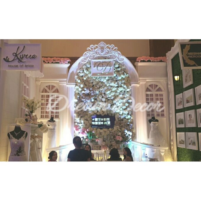 Exhibition booth for Kyria House of Bride and Aries Pangestu Photography by Dream Decor - 012 Exhibition booth for Kyria House of Bride and Aries Pangestu Photography by Dream Decor - 012
