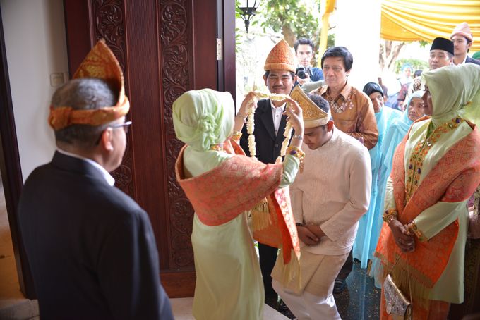 Traditional Palembang Wedding All The Way by Fleur de Lis Photography - 006