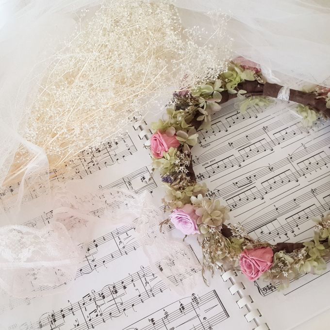 Preserved flower hair accessories by La Belle Juliette - 007