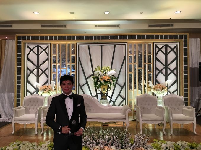 Glass house ritz carlton pasific place performance by anthony stevven