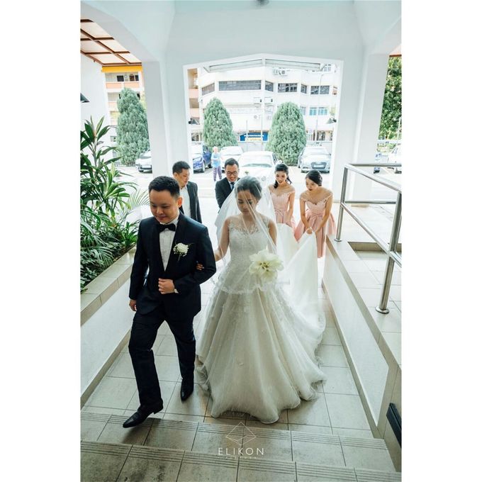 Classic And Simple Wedding Gown by Elikon Picture - 001 Classic And Simple Wedding Gown by Elikon Picture - 001