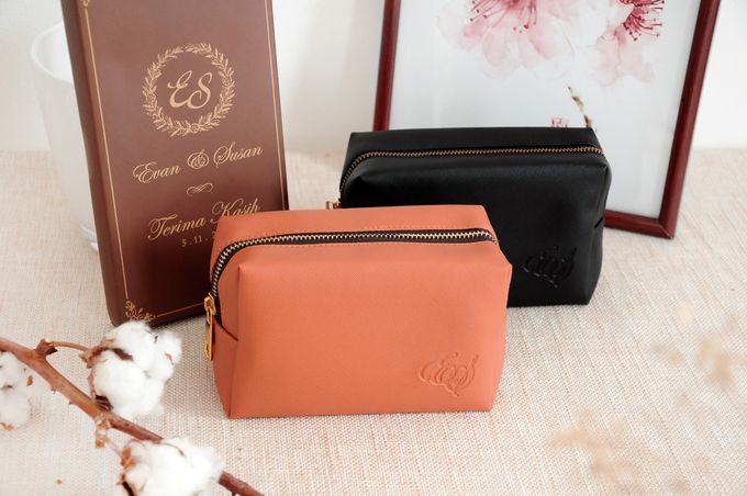 Vanity Pouch - Evan & Susan | Red Ribbon Gift | Bridestory