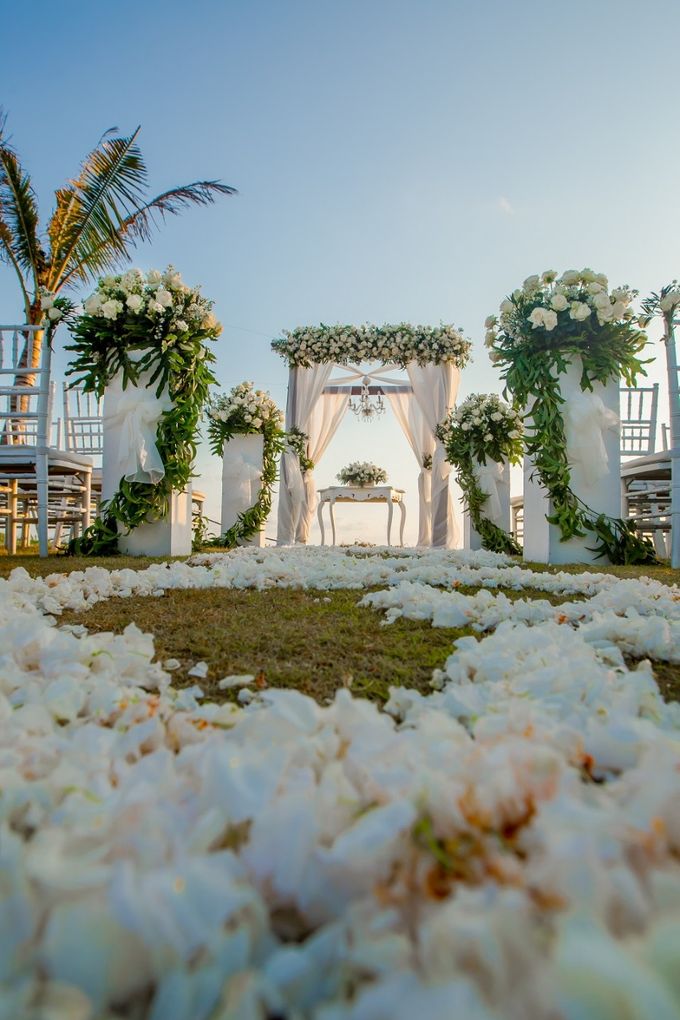 Beach Blessing Ceremony by Honey Wedding & Event Bali - 010 Beach Blessing Ceremony by Honey Wedding & Event Bali - 010