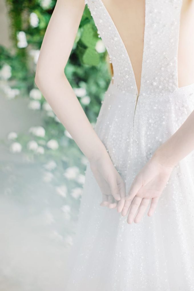 wedding dress by Vivi Valencia - 004