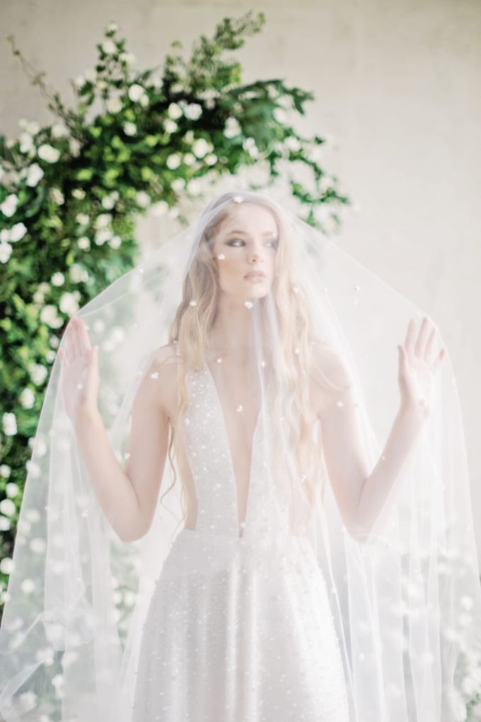 wedding dress by Vivi Valencia - 003