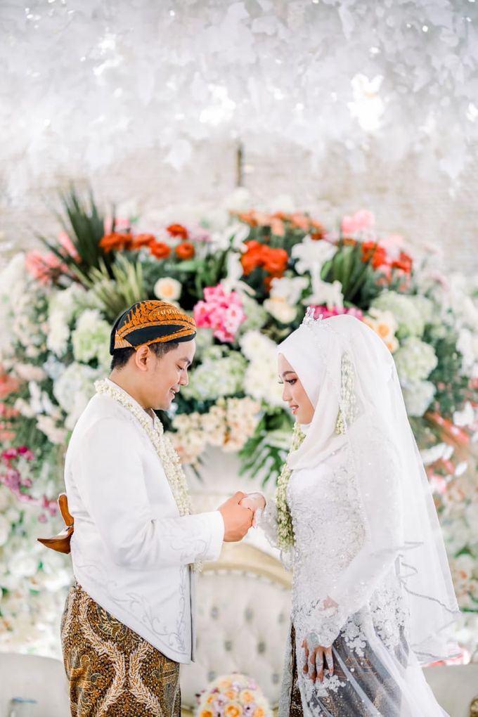 The Wedding Of Tommy & Intan by LAKSMI - Kebaya Muslimah & Islamic Bride - 017