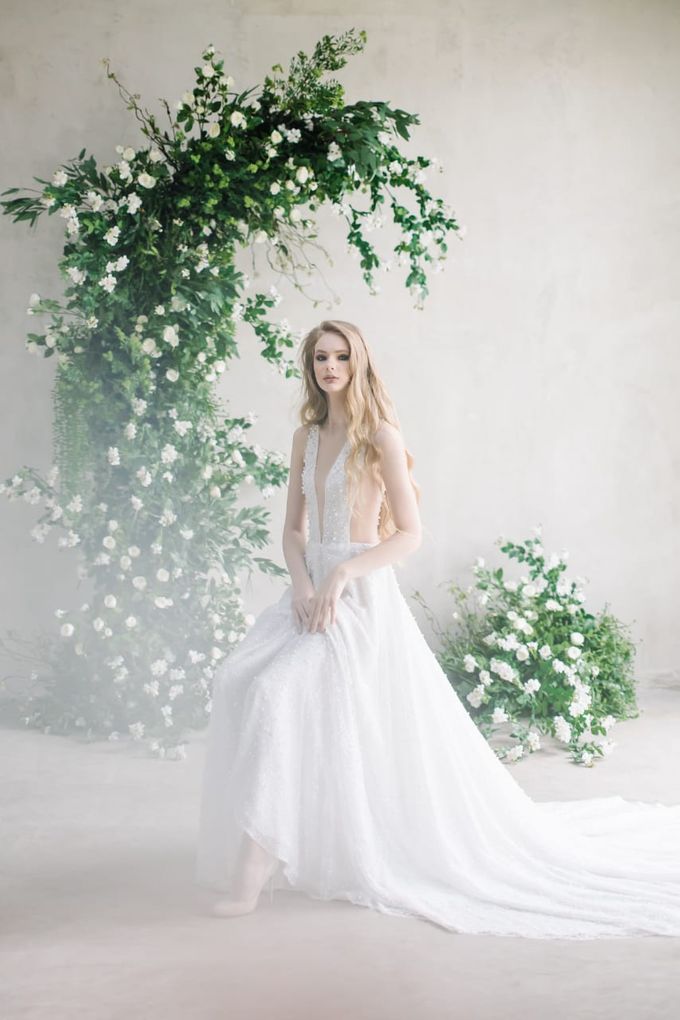 wedding dress by Vivi Valencia - 010