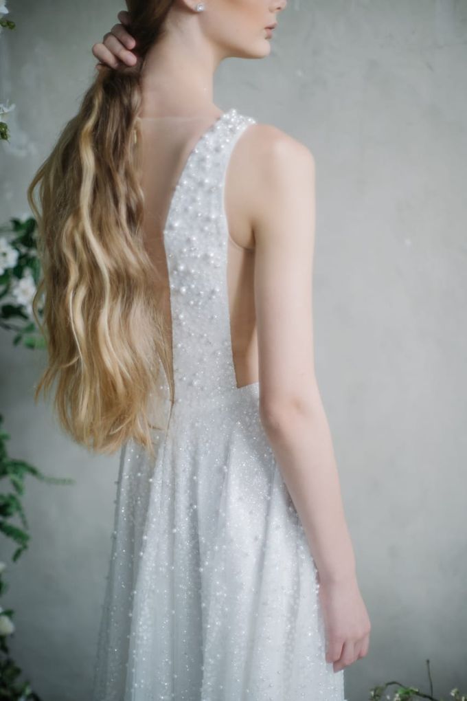 wedding dress by Vivi Valencia - 005