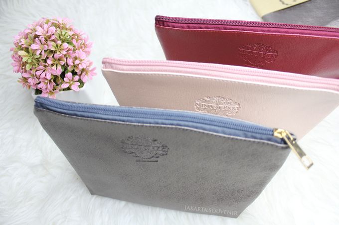 ZIPPER POUCH 2.0 PRADA METALLIC by Jakarta Souvenir - 001 ZIPPER POUCH 2.0 PRADA METALLIC by Jakarta Souvenir - 001
