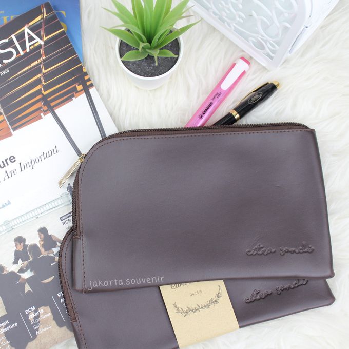 SISSY POUCH ZIPPER NYLON LEATHER by Jakarta Souvenir - 003 SISSY POUCH ZIPPER NYLON LEATHER by Jakarta Souvenir - 003